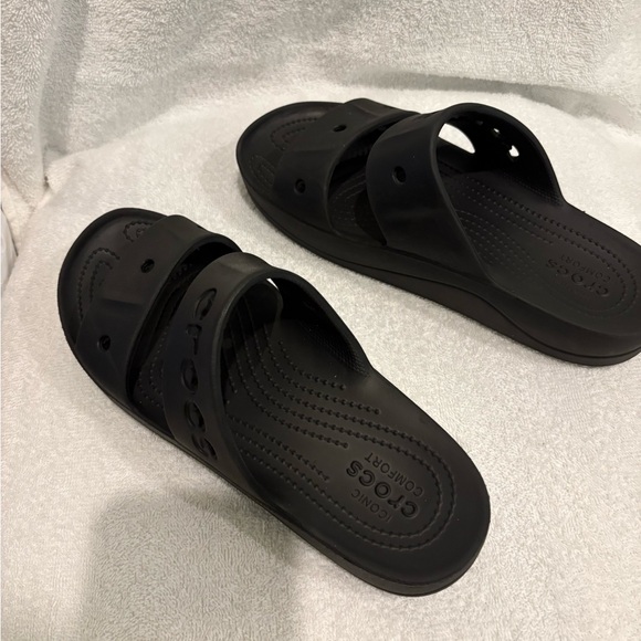 Women’s size 9 Black Crocs Slide Sandals - Picture 2 of 5